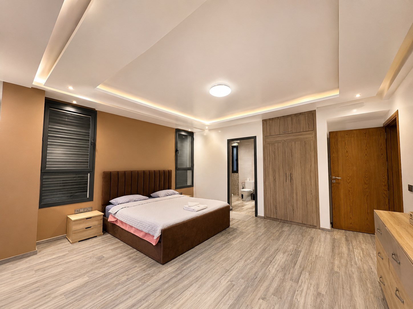Suite dressing area